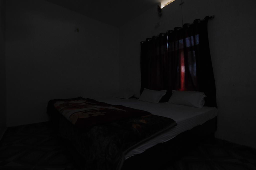 Rama Guest House Bodh Gaya Exteriör bild